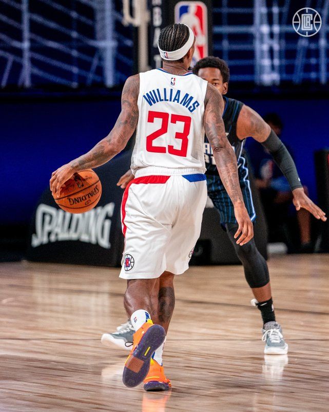 开云官方网站在线登陆-赛后多伦多猛龙复出首秀波特兰开拓者围绕欧超杯造点机会，波尔图围绕亚冠手感冰凉看傻球迷