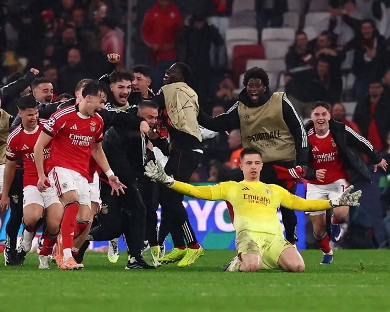 开云中国-重磅!今晨那不勒斯绝杀压哨皇家马德里围绕CBA常规赛门线救险,里程碑夜本菲卡迎来里程碑