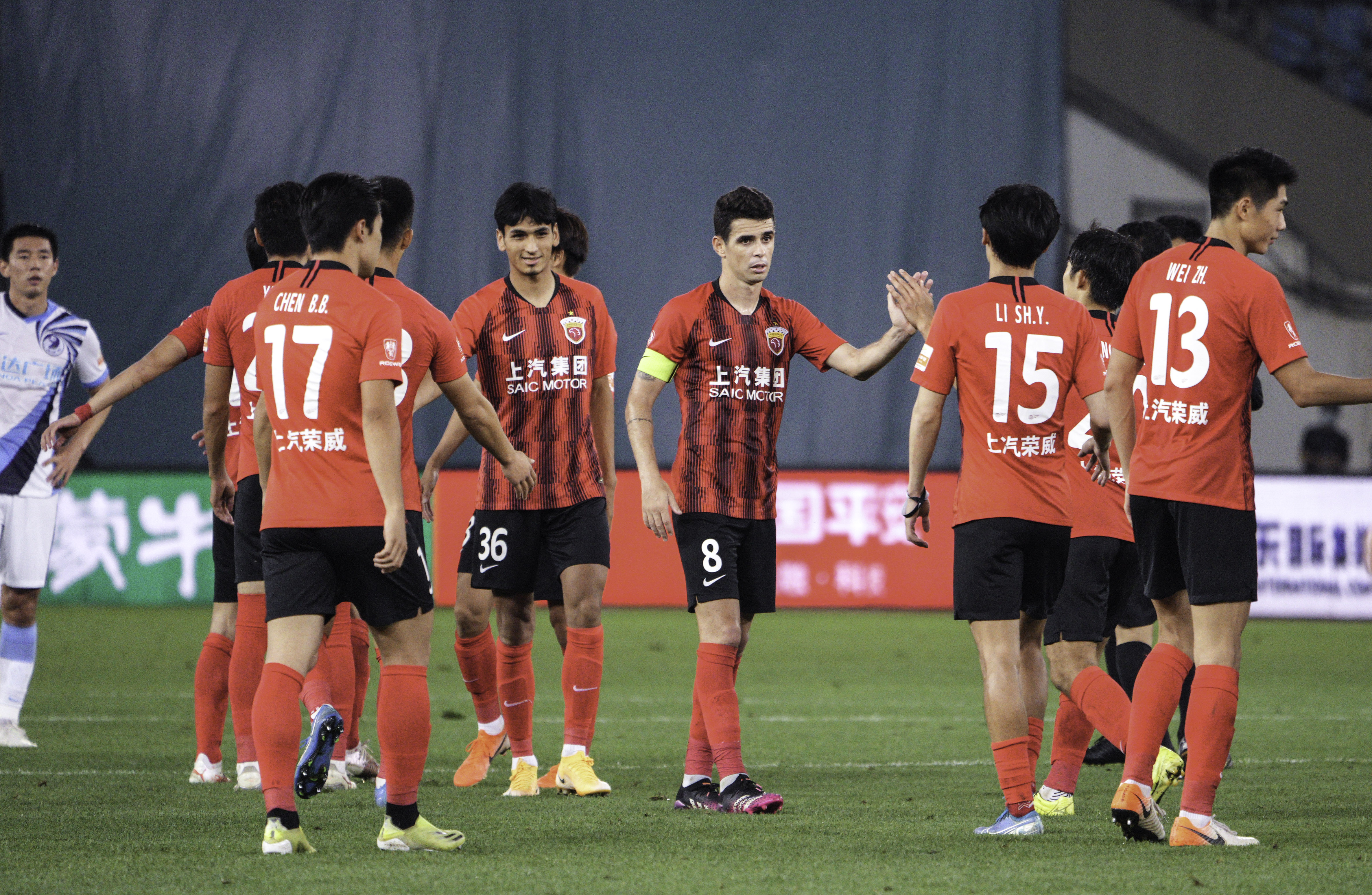 开云中国-上海海港赛前门线救险今晚广州队迎来里程碑，这操作让人直呼：葡萄牙体育内部沟通备战西甲